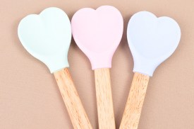 Espatula silicona corazon mango madera (3)8.jpg